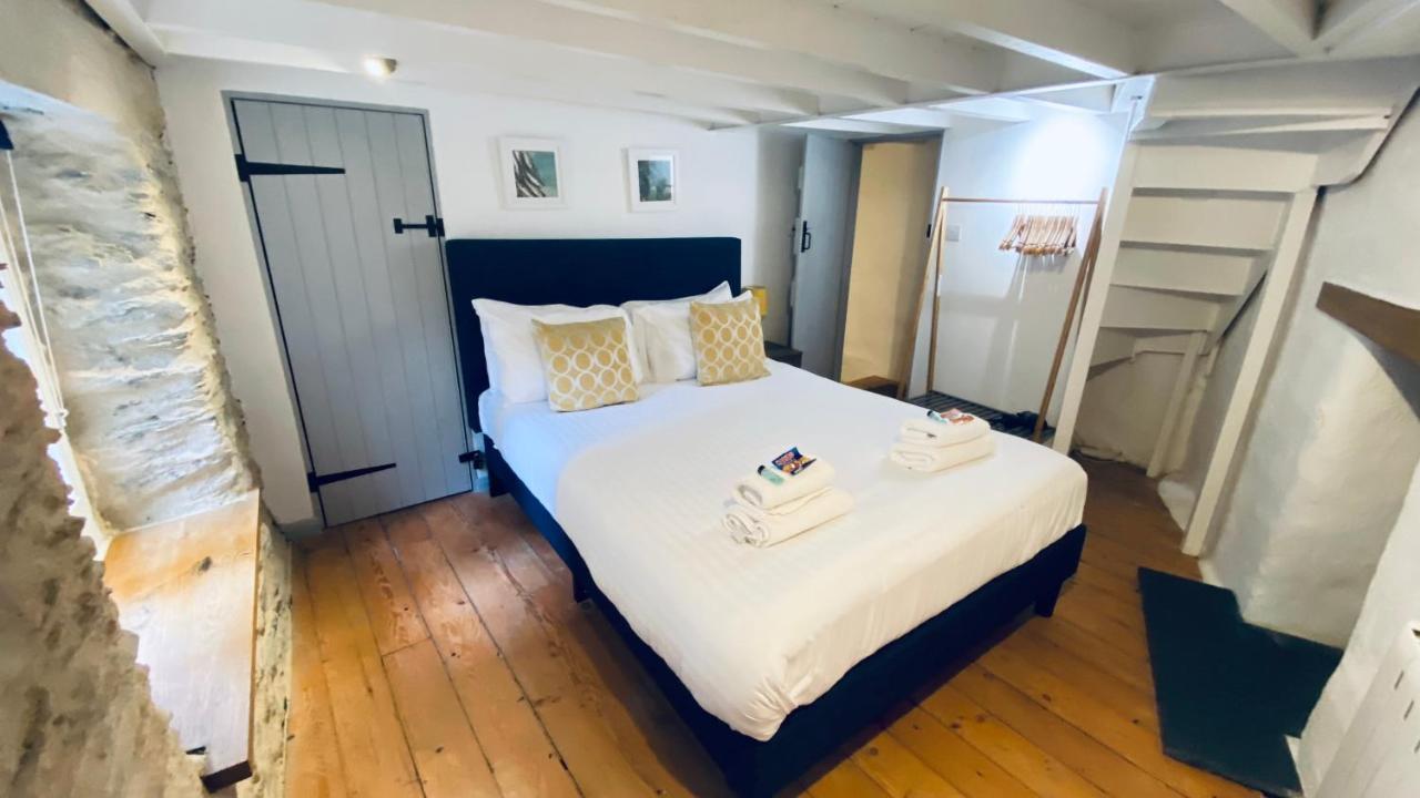 Spindrift Is A Beautiful Newly Refurbished Three Bedroom Private Family House Located On The Old Harbour And The Coastal Path In The Heart Of Beautiful Polperro Eksteriør billede
