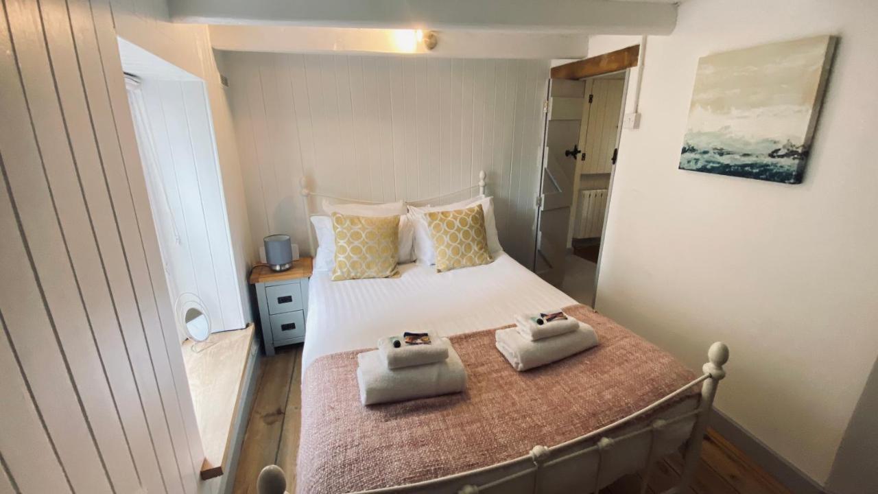Spindrift Is A Beautiful Newly Refurbished Three Bedroom Private Family House Located On The Old Harbour And The Coastal Path In The Heart Of Beautiful Polperro Eksteriør billede