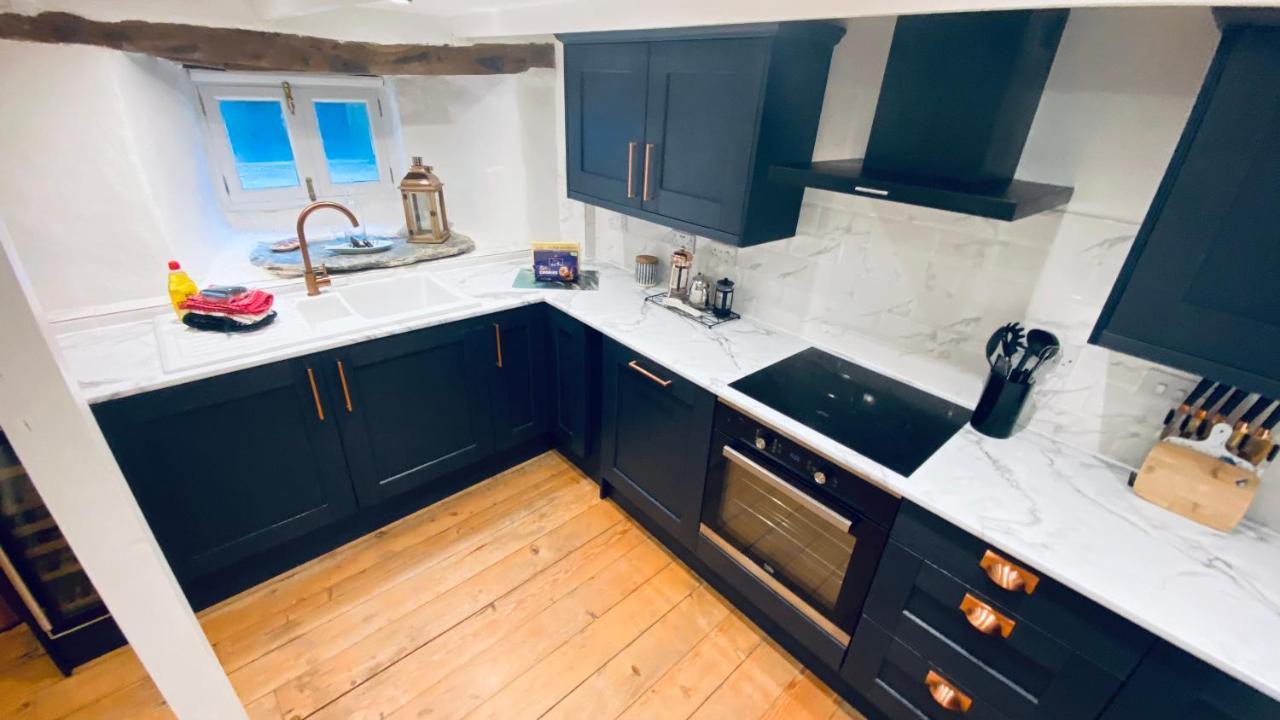 Spindrift Is A Beautiful Newly Refurbished Three Bedroom Private Family House Located On The Old Harbour And The Coastal Path In The Heart Of Beautiful Polperro Eksteriør billede